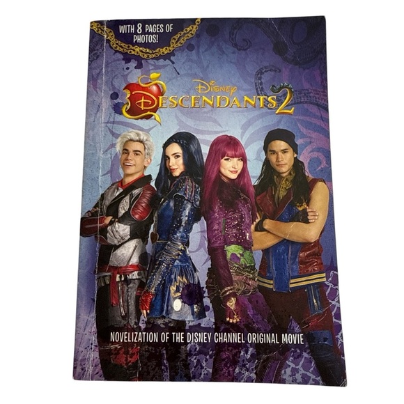 Bundle of two chapter books kids paddington 2 and Disney descendants 2 EUC - Picture 3 of 6